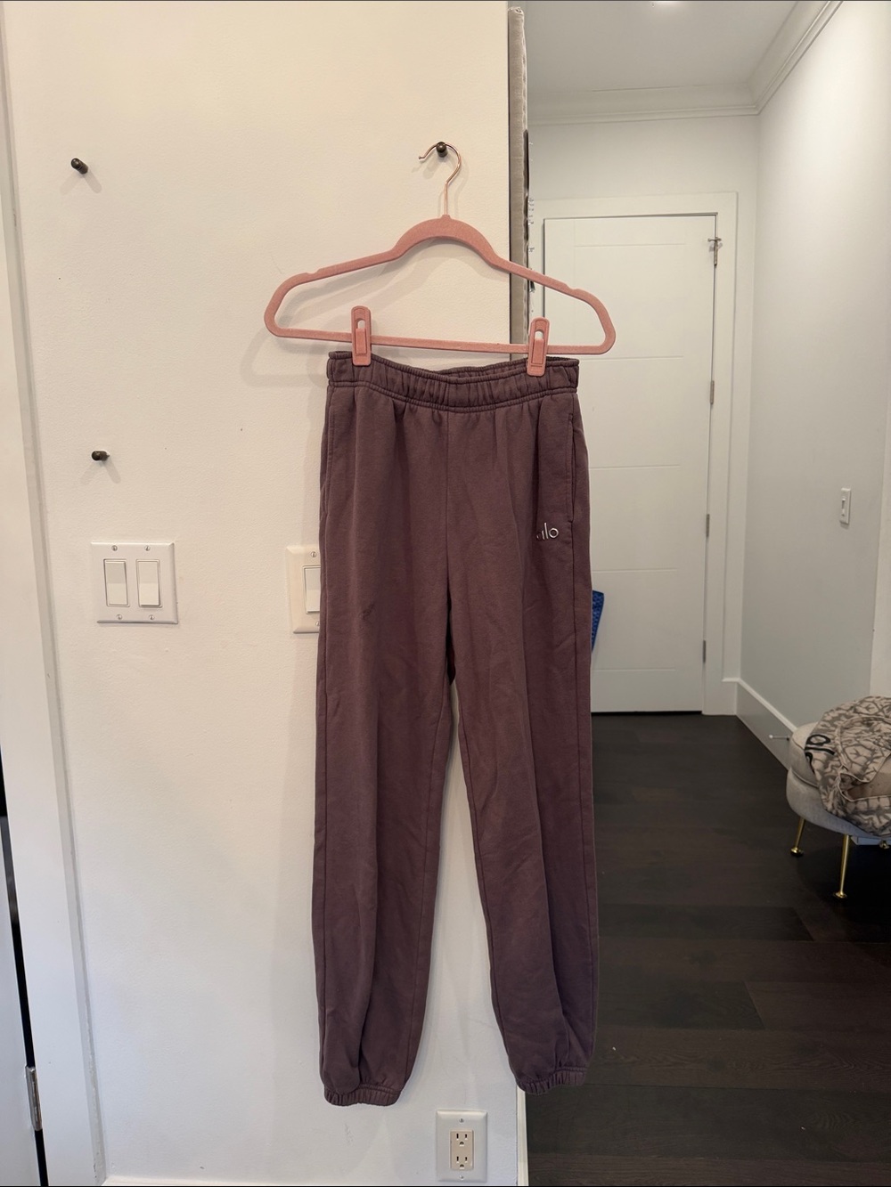 ALO Yoga women’s Brownish reddish  Elastic-Waist Joggers